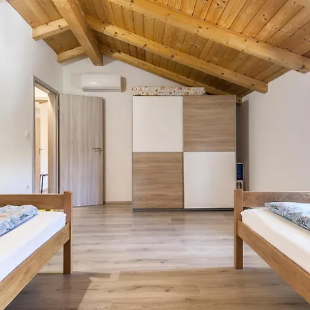 Casa Agnija - Authentic Istrian With Terrace And Garden Near The Sea *