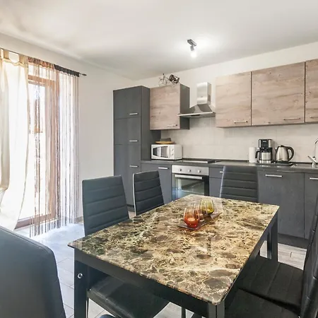 Casa Agnija - Authentic Istrian With Terrace And Garden Near The Sea