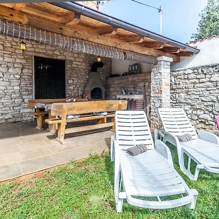Casa Agnija - Authentic Istrian With Terrace And Garden Near The Sea بيت للعطل