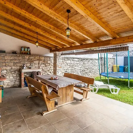 Casa Agnija - Authentic Istrian With Terrace And Garden Near The Sea بيت للعطل *