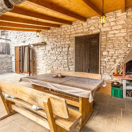 Casa Agnija - Authentic Istrian With Terrace And Garden Near The Sea بيت للعطل Peruški