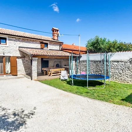 Vakantiehuis Casa Agnija - Authentic Istrian With Terrace And Garden Near The Sea Peruški