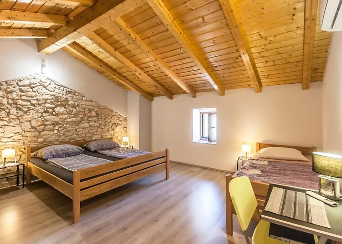 Vakantiehuis Casa Agnija - Authentic Istrian With Terrace And Garden Near The Sea Peruški