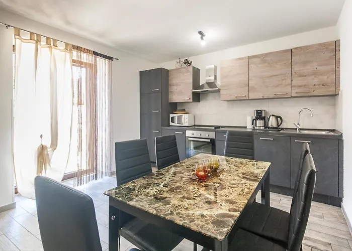 Casa Agnija - Authentic Istrian With Terrace And Garden Near The Sea