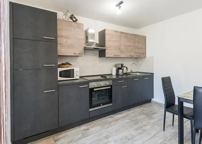 Vakantiehuis Casa Agnija - Authentic Istrian With Terrace And Garden Near The Sea