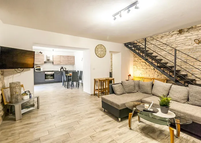 Vakantiehuis Casa Agnija - Authentic Istrian With Terrace And Garden Near The Sea Peruški